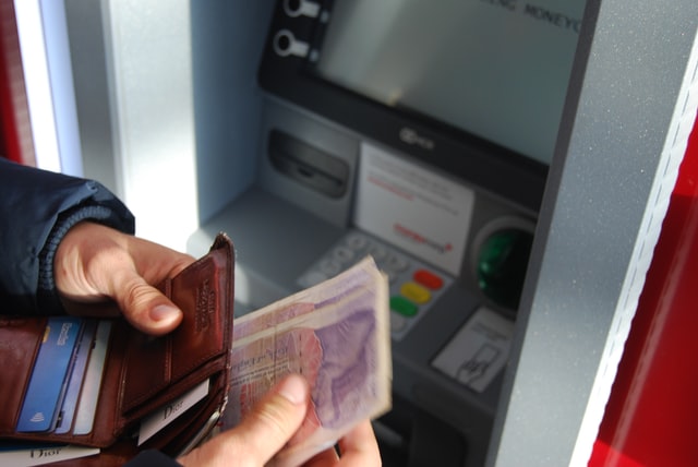 Can money be withdrawn from credit card?